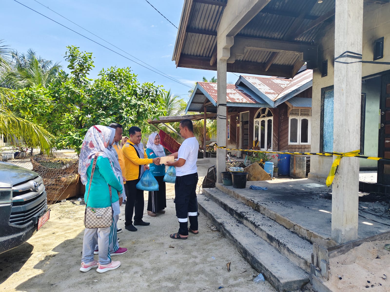 FORKOPIMCAM RANTAU KOPAR SALURKAN BANTUAN UNTUK KORBAN KEBAKARAN DI BAGAN CEMPEDAK